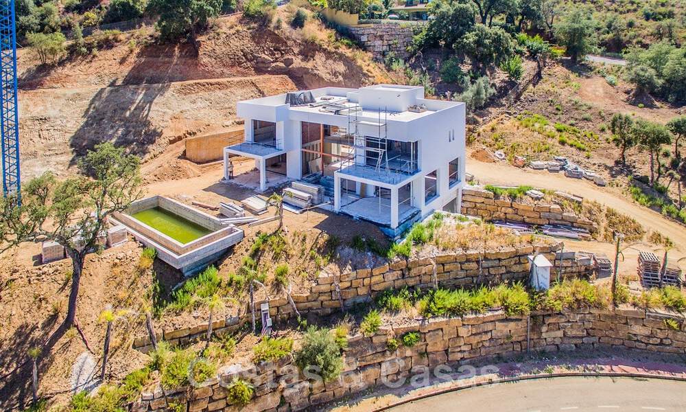Villa moderne de nouvelle construction avec vue panoramique sur la montagne et la mer à vendre dans les collines de Marbella Est 44284