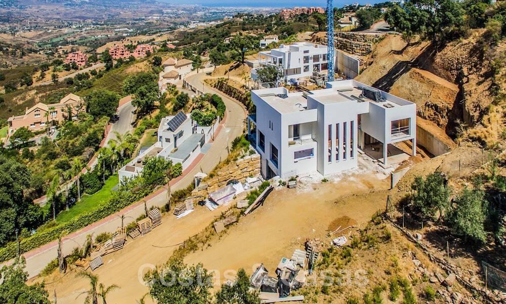 Villa moderne de nouvelle construction avec vue panoramique sur la montagne et la mer à vendre dans les collines de Marbella Est 44286