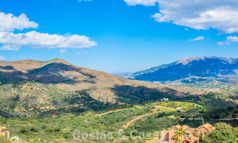 Villa moderne de nouvelle construction avec vue panoramique sur la montagne et la mer à vendre dans les collines de Marbella Est 57671