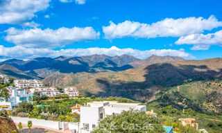 Villa moderne de nouvelle construction avec vue panoramique sur la montagne et la mer à vendre dans les collines de Marbella Est 57672 