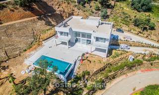 Villa moderne de nouvelle construction avec vue panoramique sur la montagne et la mer à vendre dans les collines de Marbella Est 57674 