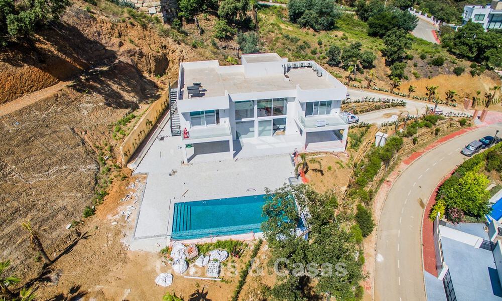 Villa moderne de nouvelle construction avec vue panoramique sur la montagne et la mer à vendre dans les collines de Marbella Est 57675