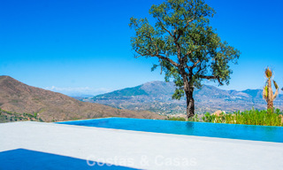 Villa moderne de nouvelle construction avec vue panoramique sur la montagne et la mer à vendre dans les collines de Marbella Est 57680 