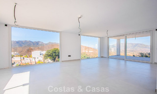 Villa moderne de nouvelle construction avec vue panoramique sur la montagne et la mer à vendre dans les collines de Marbella Est 57686 