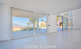 Villa moderne de nouvelle construction avec vue panoramique sur la montagne et la mer à vendre dans les collines de Marbella Est 57687 
