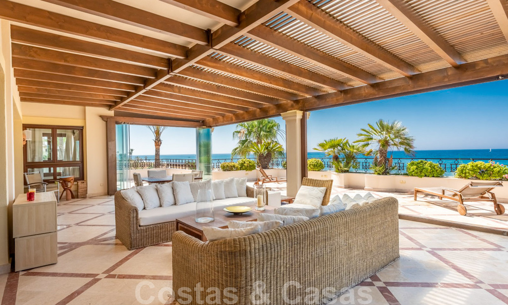 Penthouse exclusif de première ligne de plage à vendre à Los Monteros, Marbella 29580