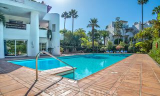 Spacieux, luxueux appartement de coin à vendre dans un complexe de plage en première ligne, à proximité du centre d'Estepona 29678 