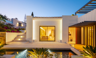 Villa élégamment rénovée à Nueva Andalucia, Marbella. En première ligne de golf de Aloha avec une vue imprenable. 29925 