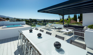 Villa élégamment rénovée à Nueva Andalucia, Marbella. En première ligne de golf de Aloha avec une vue imprenable. 29929 
