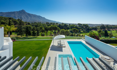 Villa élégamment rénovée à Nueva Andalucia, Marbella. En première ligne de golf de Aloha avec une vue imprenable. 29931