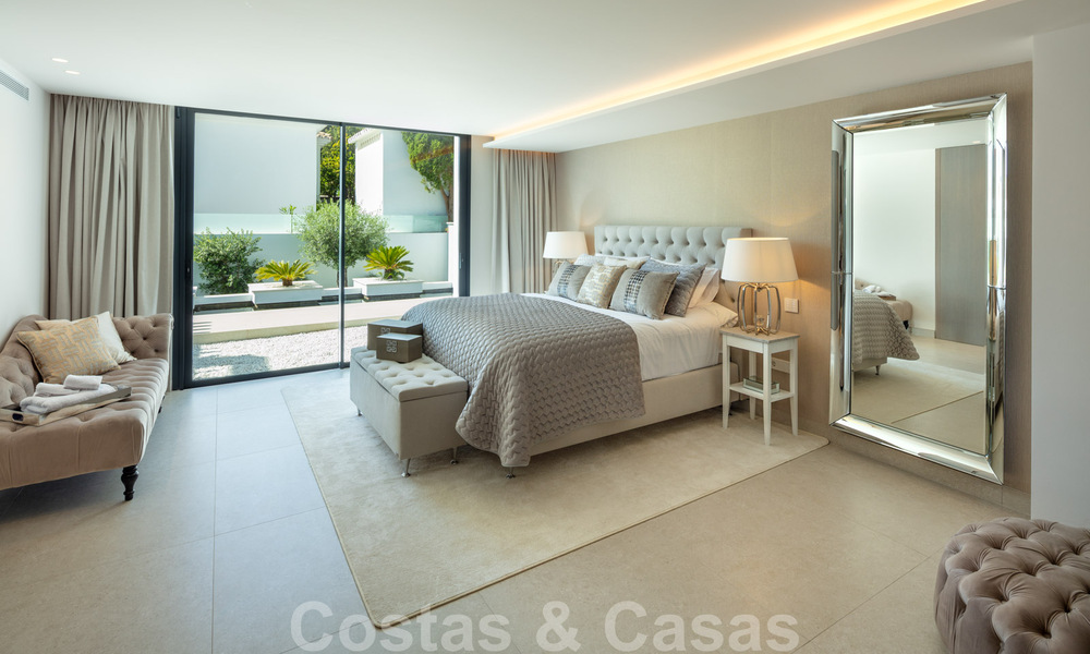 Villa élégamment rénovée à Nueva Andalucia, Marbella. En première ligne de golf de Aloha avec une vue imprenable. 29935