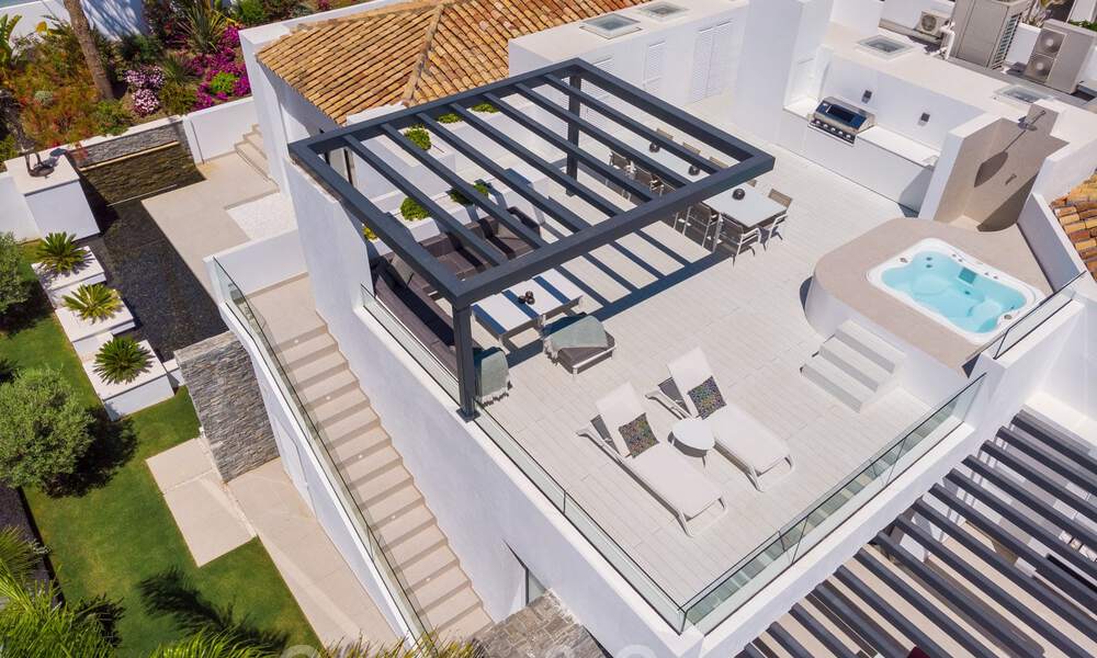 Villa élégamment rénovée à Nueva Andalucia, Marbella. En première ligne de golf de Aloha avec une vue imprenable. 29948