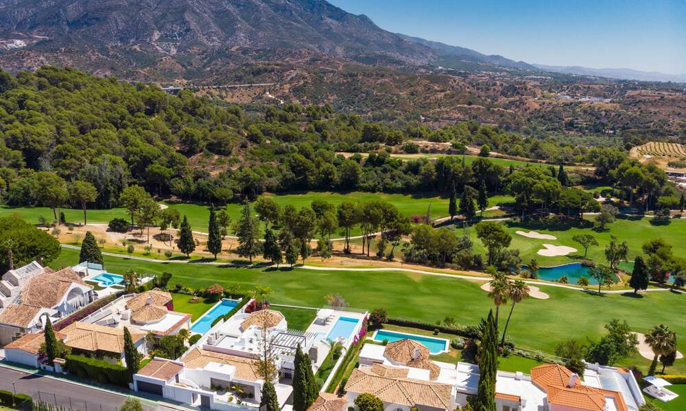 Villa élégamment rénovée à Nueva Andalucia, Marbella. En première ligne de golf de Aloha avec une vue imprenable. 29950