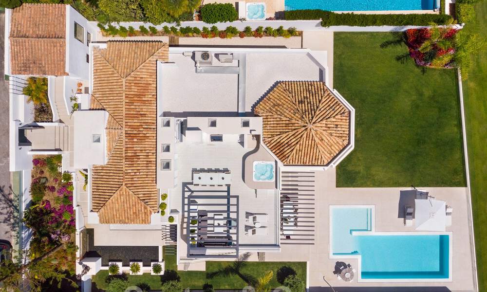 Villa élégamment rénovée à Nueva Andalucia, Marbella. En première ligne de golf de Aloha avec une vue imprenable. 29951