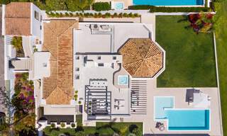 Villa élégamment rénovée à Nueva Andalucia, Marbella. En première ligne de golf de Aloha avec une vue imprenable. 29951 