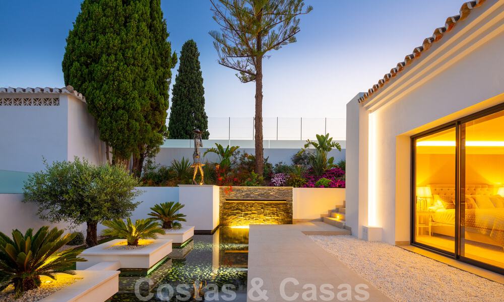 Villa élégamment rénovée à Nueva Andalucia, Marbella. En première ligne de golf de Aloha avec une vue imprenable. 29957