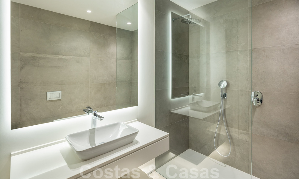 Spacieuse villa moderne de luxe près de la mer et un terrain de golf à vendre à Marbella - Estepona 30153