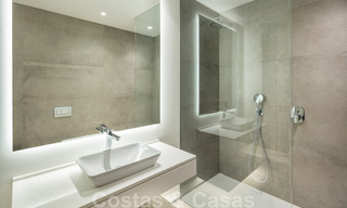 Spacieuse villa moderne de luxe près de la mer et un terrain de golf à vendre à Marbella - Estepona 30153 