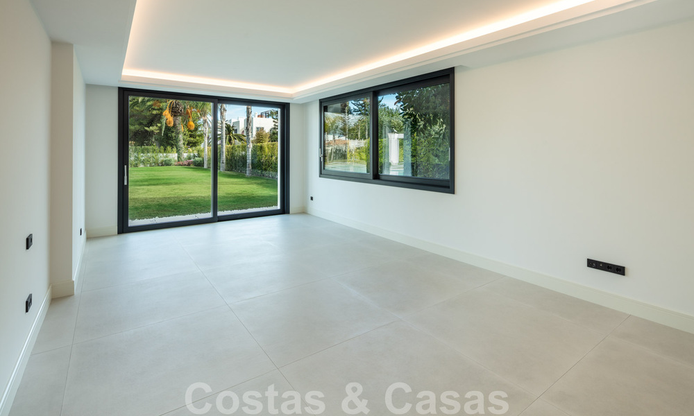 Spacieuse villa moderne de luxe près de la mer et un terrain de golf à vendre à Marbella - Estepona 30154