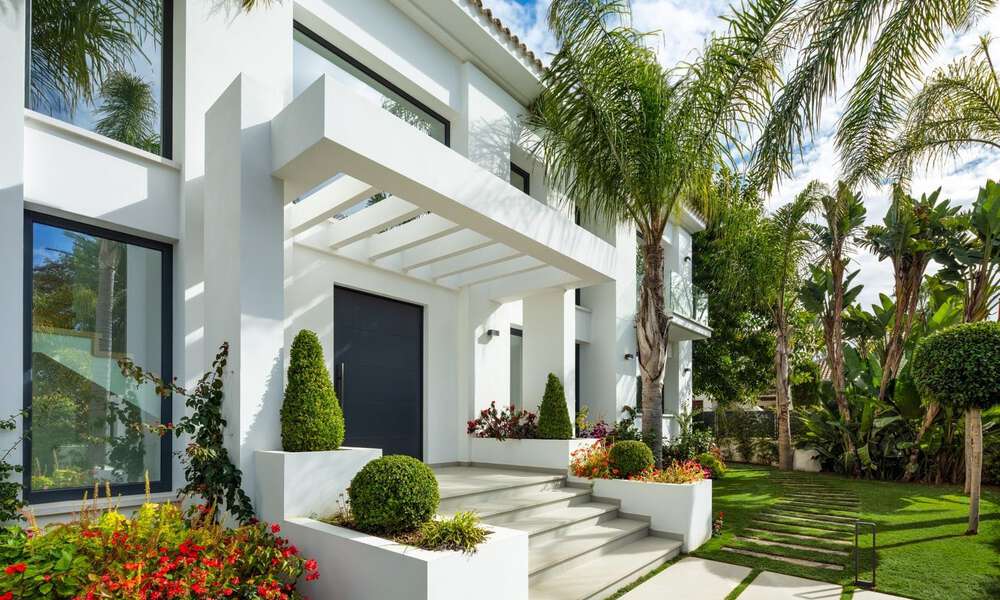 Spacieuse villa moderne de luxe près de la mer et un terrain de golf à vendre à Marbella - Estepona 30155