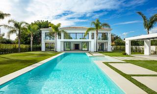 Spacieuse villa moderne de luxe près de la mer et un terrain de golf à vendre à Marbella - Estepona 30156 