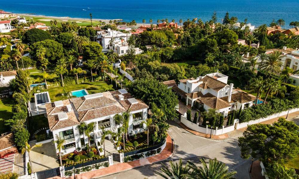 Spacieuse villa moderne de luxe près de la mer et un terrain de golf à vendre à Marbella - Estepona 30158