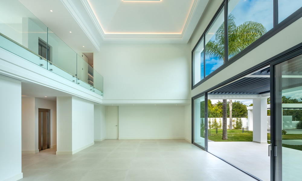 Spacieuse villa moderne de luxe près de la mer et un terrain de golf à vendre à Marbella - Estepona 30162