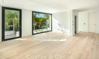 Spacieuse villa moderne de luxe près de la mer et un terrain de golf à vendre à Marbella - Estepona 30174 