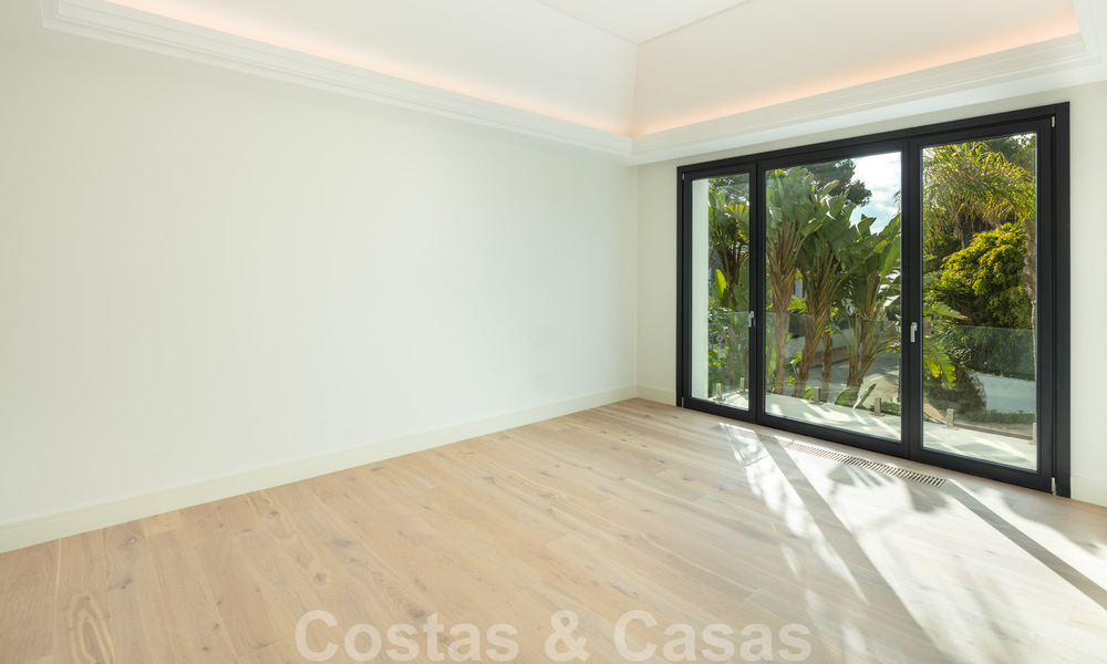 Spacieuse villa moderne de luxe près de la mer et un terrain de golf à vendre à Marbella - Estepona 30175