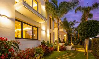 Spacieuse villa moderne de luxe près de la mer et un terrain de golf à vendre à Marbella - Estepona 30182 