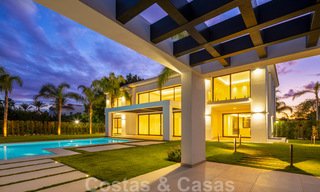 Spacieuse villa moderne de luxe près de la mer et un terrain de golf à vendre à Marbella - Estepona 30183 