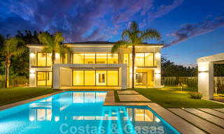 Spacieuse villa moderne de luxe près de la mer et un terrain de golf à vendre à Marbella - Estepona 30185 