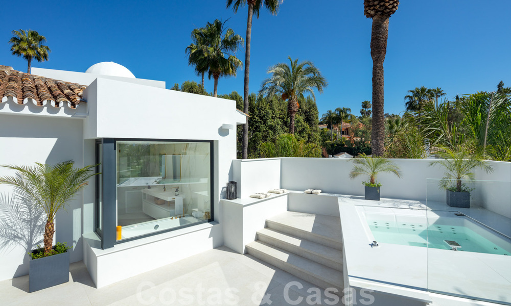 Villa en première ligne de golf élégamment rénovée au cœur de la Golf Valley à Nueva Andalucia, Marbella 30029