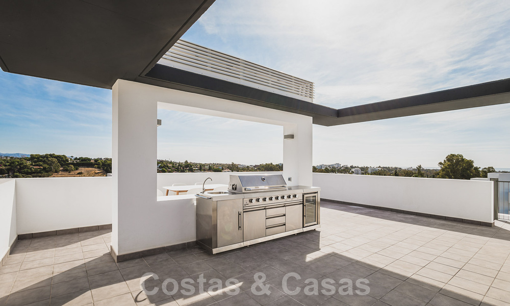 Prêt à emménager dans un nouveau penthouse moderne en vente à Benahavis - Marbella 30280