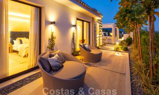 Villa élégante et rénovée à vendre avec de belles vues sur les montagnes, à Nueva Andalucia - Marbella, à quelques minutes à pied des commodités locales 30286 