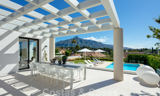 Villa élégante et rénovée à vendre avec de belles vues sur les montagnes, à Nueva Andalucia - Marbella, à quelques minutes à pied des commodités locales 30287 