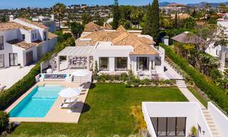 Villa élégante et rénovée à vendre avec de belles vues sur les montagnes, à Nueva Andalucia - Marbella, à quelques minutes à pied des commodités locales 30293 