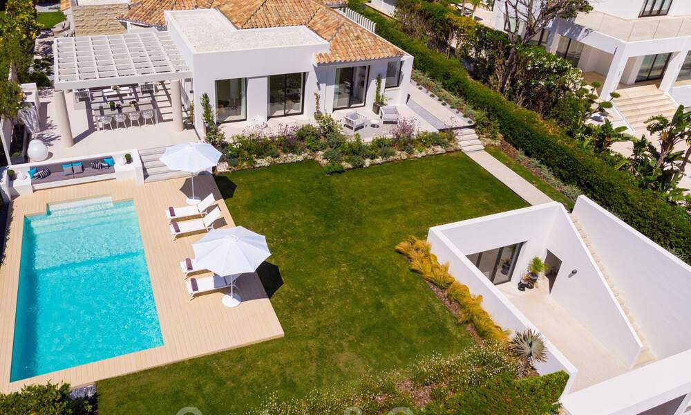 Villa élégante et rénovée à vendre avec de belles vues sur les montagnes, à Nueva Andalucia - Marbella, à quelques minutes à pied des commodités locales 30294