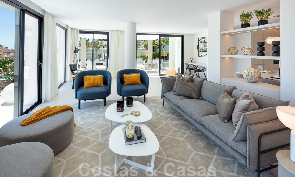Villa élégante et rénovée à vendre avec de belles vues sur les montagnes, à Nueva Andalucia - Marbella, à quelques minutes à pied des commodités locales 30304