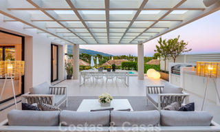 Villa élégante et rénovée à vendre avec de belles vues sur les montagnes, à Nueva Andalucia - Marbella, à quelques minutes à pied des commodités locales 30309 