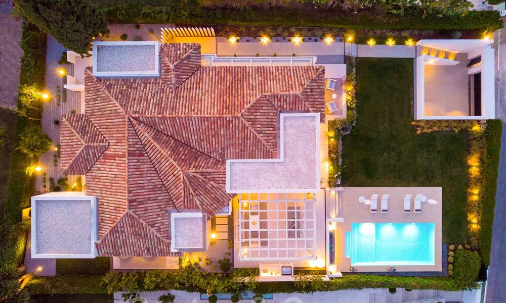 Villa élégante et rénovée à vendre avec de belles vues sur les montagnes, à Nueva Andalucia - Marbella, à quelques minutes à pied des commodités locales 30310