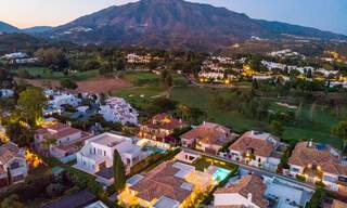 Villa élégante et rénovée à vendre avec de belles vues sur les montagnes, à Nueva Andalucia - Marbella, à quelques minutes à pied des commodités locales 30311 