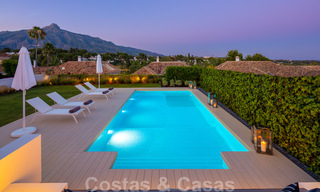 Villa élégante et rénovée à vendre avec de belles vues sur les montagnes, à Nueva Andalucia - Marbella, à quelques minutes à pied des commodités locales 30313 