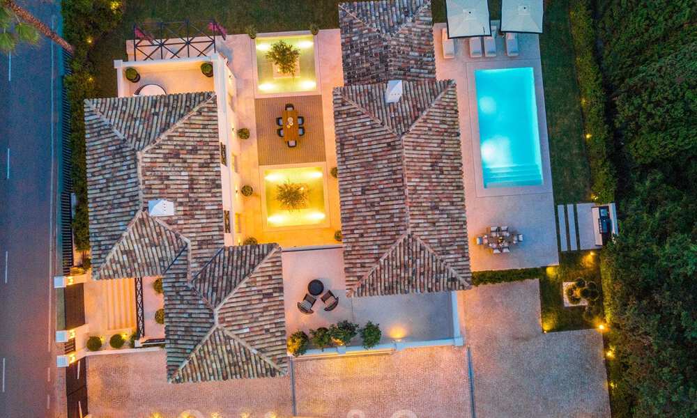 2 nouvelles villas de luxe élégantes et de grande qualité à vendre dans un style classique et provençal au-dessus du Golden Mile à Marbella 30486