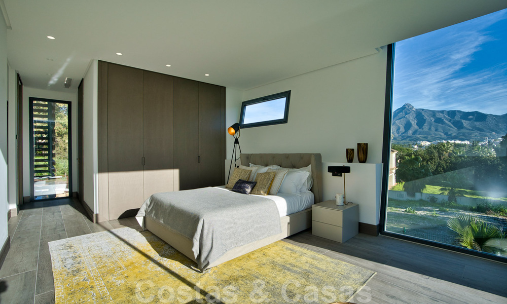 Prêt à emménager, villa moderne en vente à proximité des commodités et de Puerto Banus à Nueva Andalucia, Marbella 30681