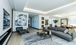 Prêt à emménager, villa moderne en vente à proximité des commodités et de Puerto Banus à Nueva Andalucia, Marbella 30685 