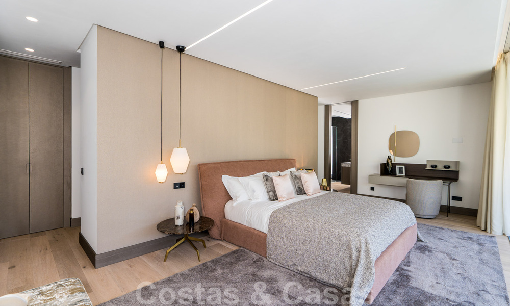 Prêt à emménager, villa moderne en vente à proximité des commodités et de Puerto Banus à Nueva Andalucia, Marbella 30692