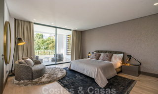 Prêt à emménager, villa moderne en vente à proximité des commodités et de Puerto Banus à Nueva Andalucia, Marbella 30695 