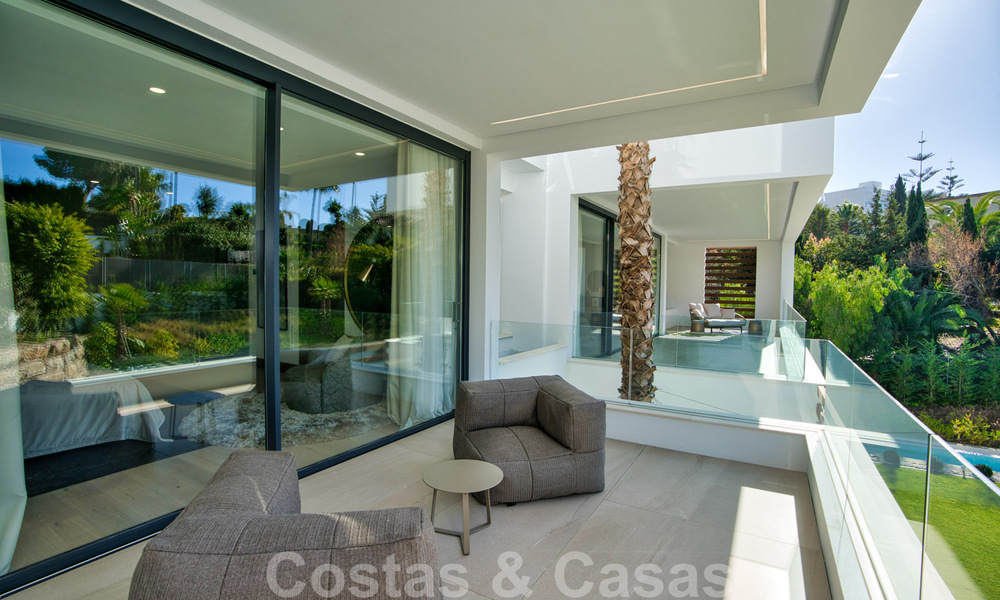 Prêt à emménager, villa moderne en vente à proximité des commodités et de Puerto Banus à Nueva Andalucia, Marbella 30698