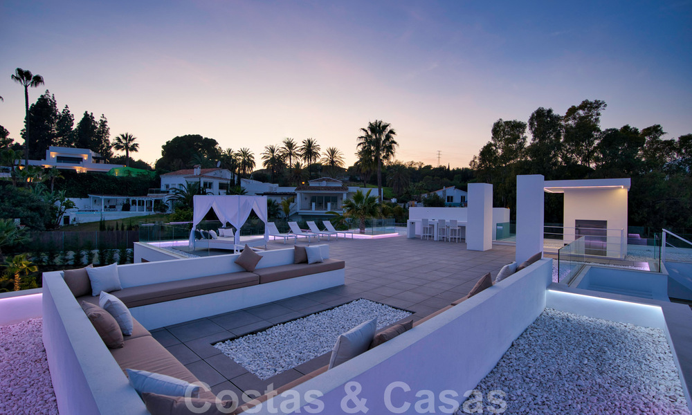 Prêt à emménager, villa moderne en vente à proximité des commodités et de Puerto Banus à Nueva Andalucia, Marbella 30707